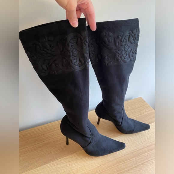 Gorgeous black suede Donald J Pliner pull on boots - Picture 11 of 11